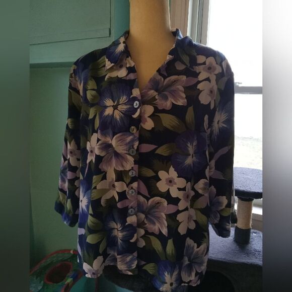 Corporate Comfort. SZ 18 Blouse, 100% Polyester.No iron needed, colors stay true - Picture 1 of 5